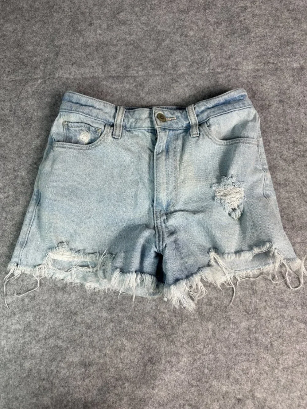 Hollister Ultra High Rise Mom Shorts Size 00 W24 Distressed Light Wash Denim
